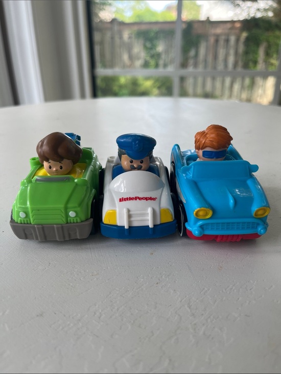 Fisher-Price Other - 5/$25 💛Little People Wheelie Trio